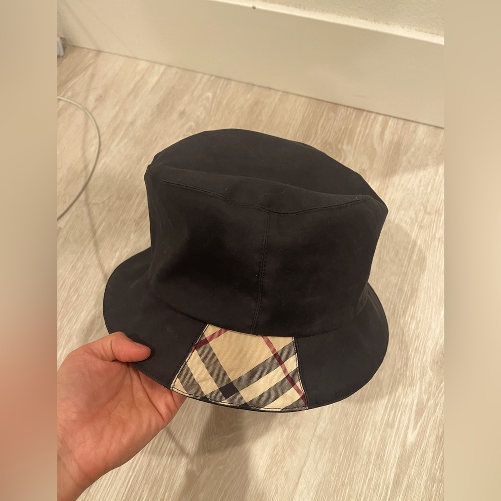 100% authentic Burberry bucket hat for woman
